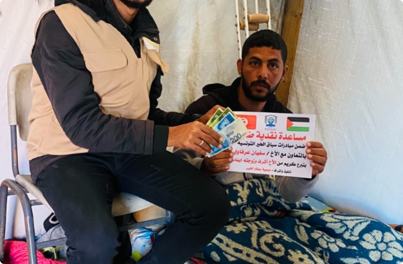 توزيع مساعدات نقدية